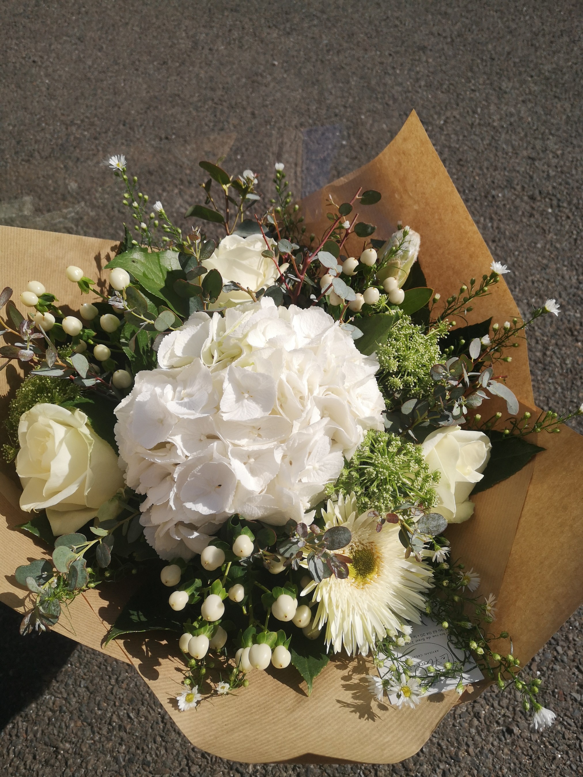 Bouquet de fleurs blanches avec Hortensia